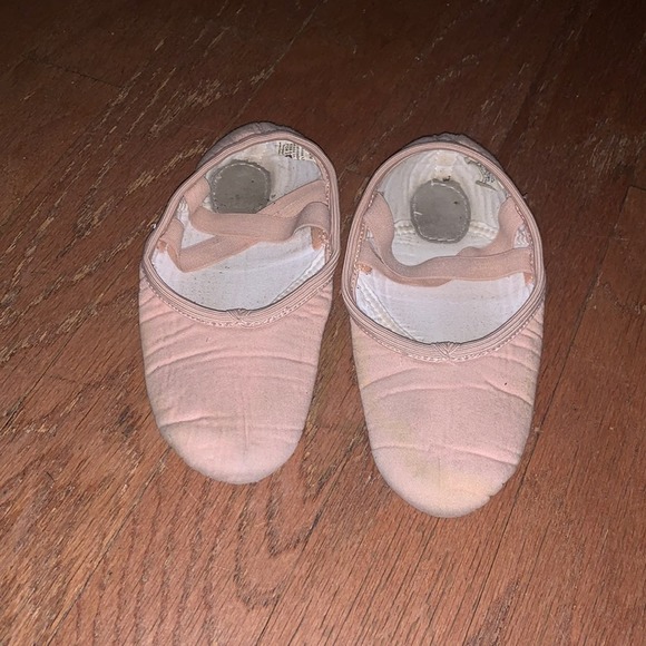 Girls Ballet shoes- Dance Wear Solutions. Size 8AM. Style B50. - Picture 1 of 4